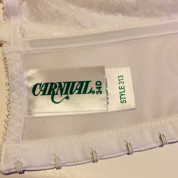 NWT Carnival Silhouette Maker 313 white 34D